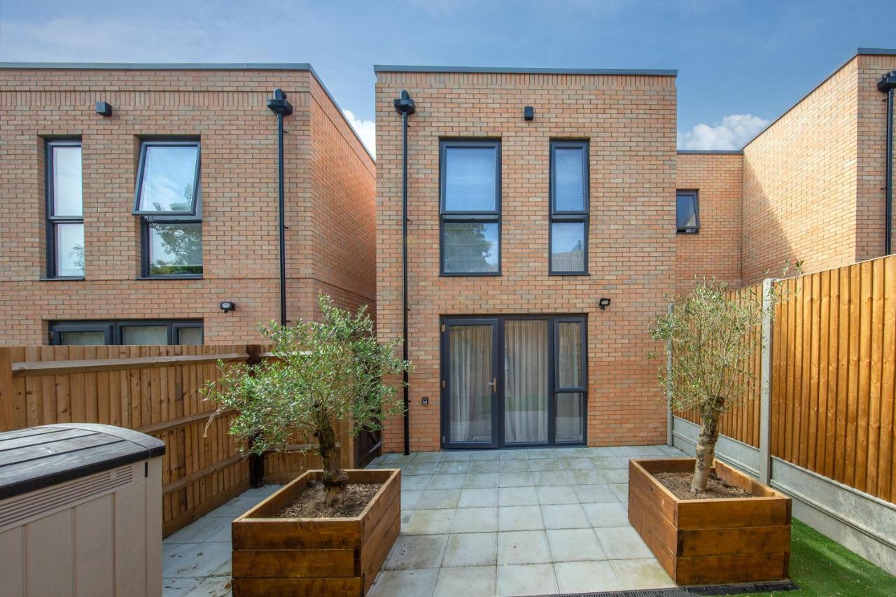Cozen Holiday home Edgware