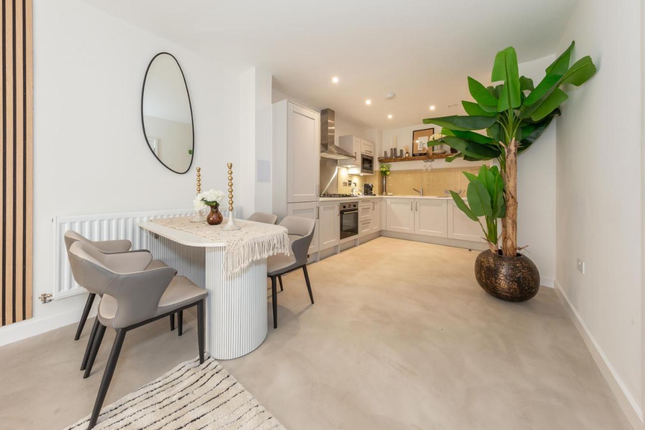 Cozen Holiday home Edgware